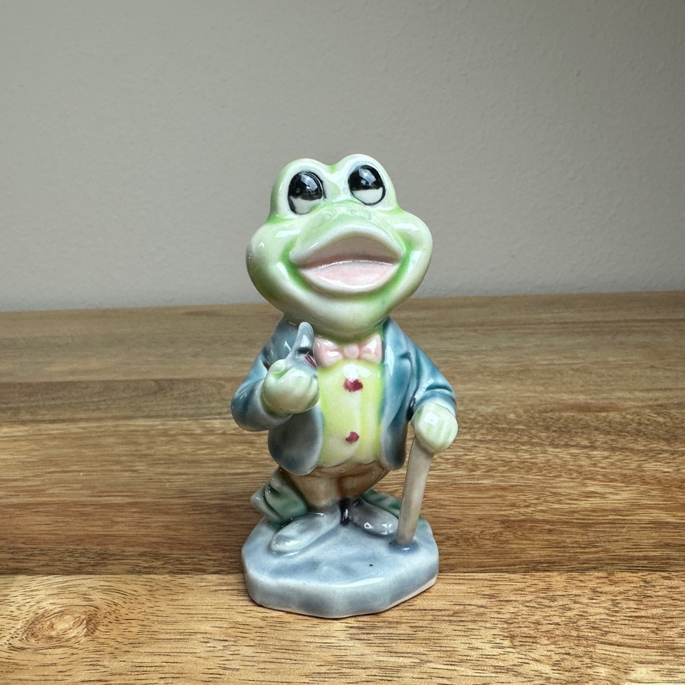 FATHER TUCK'S VINTAGE "FROGGY WOULD‎ A WOOING GO" FIGURINE w/ CANE.